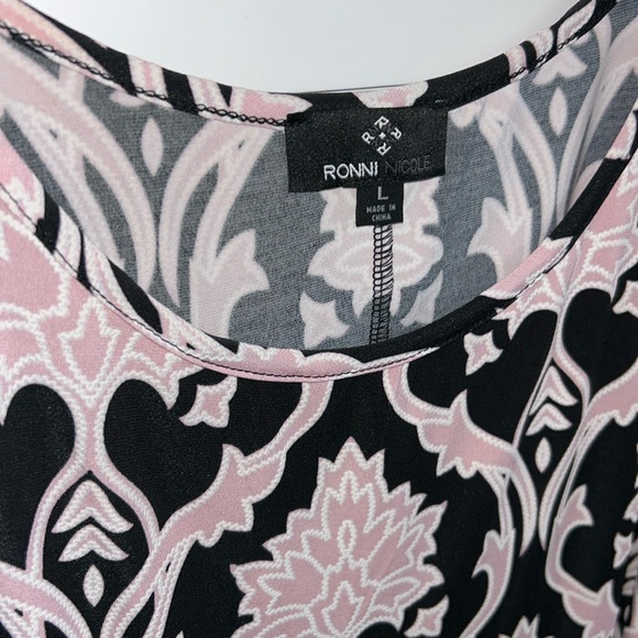 {Ronni Nicole} Damask Patterned Mini Shift Dress in Pink & Black - Picture 3 of 7